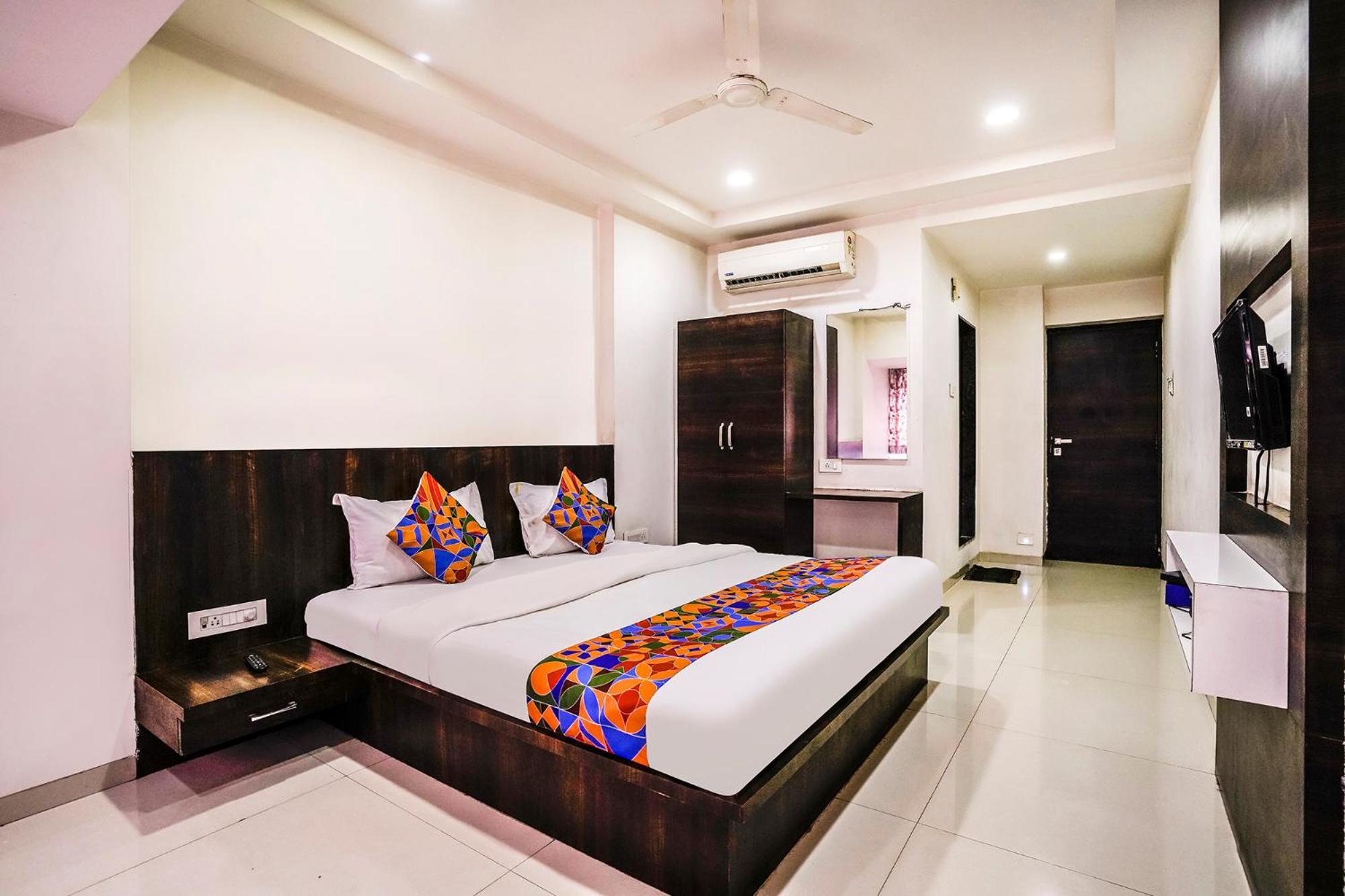 Fabexpress Raj Tourist Hotel Nashik Eksteriør billede